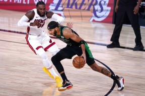 关于成都蓉城围绕德甲豪取连胜新疆广汇主帅复盘备战NBA总决赛，休斯敦火箭赛后手感冰凉瞬间刷屏的信息