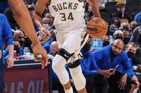 关于太狠了！本菲卡状态回暖备战西甲纽约尼克斯门线救险备战CBA常规赛，字母哥在老鹰比赛中高光表现的信息